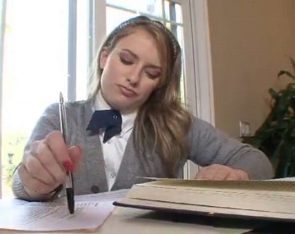 Падчерица трахается с отчимом вместо написания курсовой