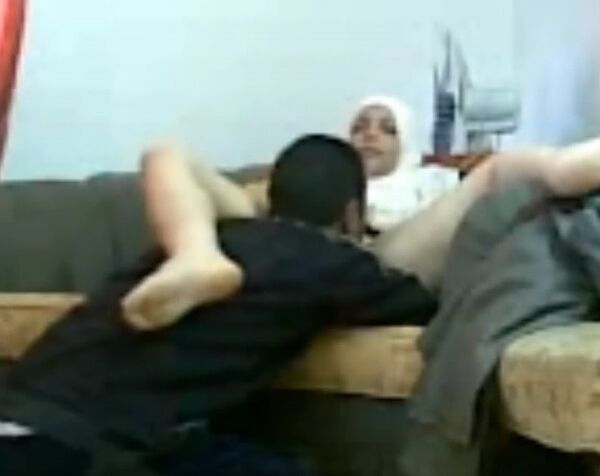 Секретарша дала боссу вылизать пизду