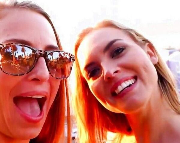 Подруги в отпуске снимают домашнее лесбийское порно