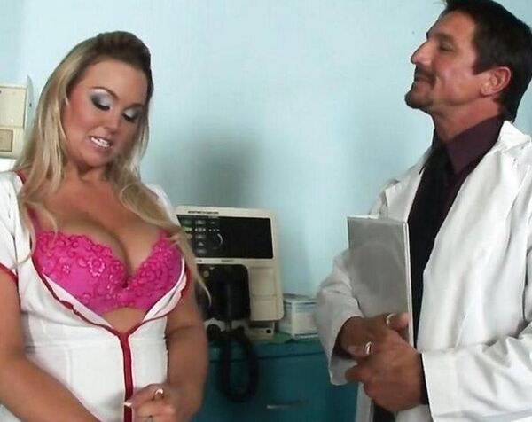 Врач оприходовал новенькую 35-тилетнюю медсестру