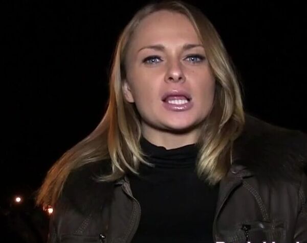 Трахнул в рот и пизду дешевую потаскуху в парадном