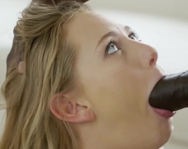 Сексуальная спортсменка предпочитает сношаться с чернокожими самцами