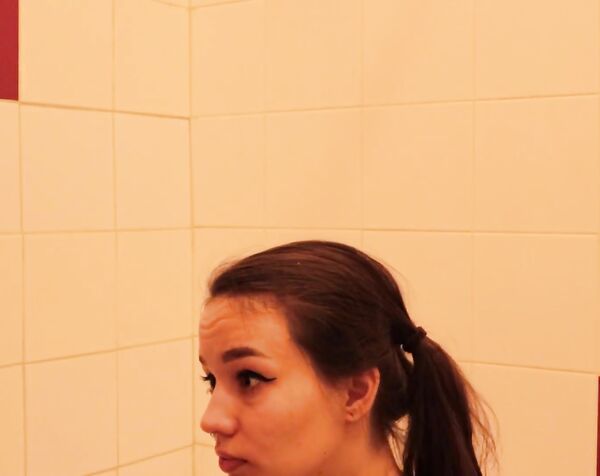 Хохлушку тянет за волосы и пихает до яиц