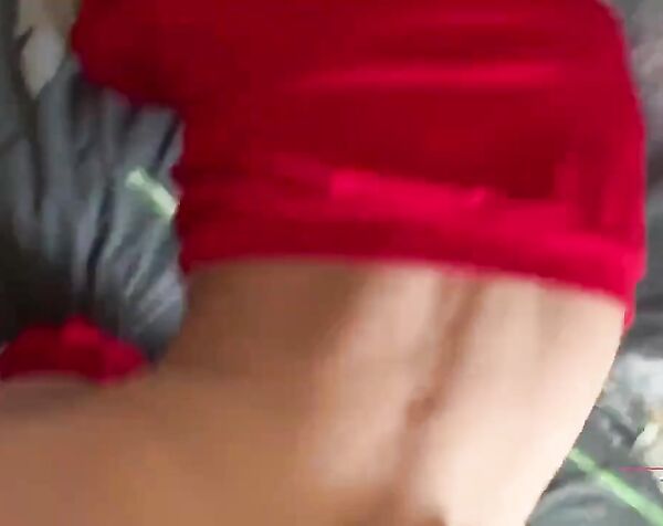 активно трахает анал