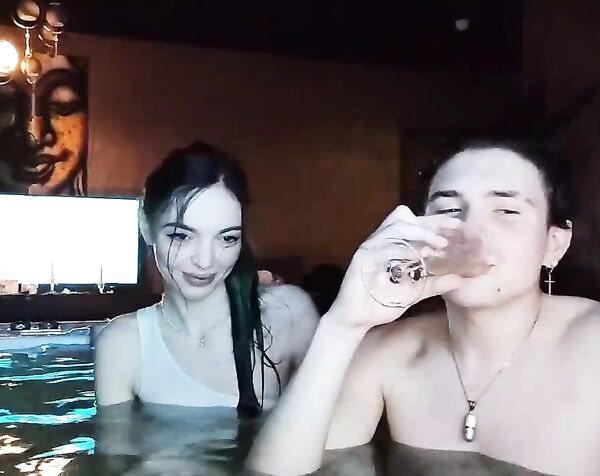 Голая Байовл в Джакузи без цензуры. By owl naked in spa