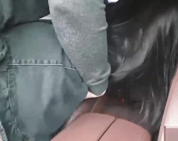 Дала в кожаном салоне за денюжку