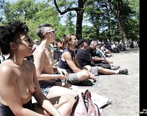 CFNF, голые на сцене – спектакль "Бури" Шекспира, в котором все роли исполняются голыми женщинами