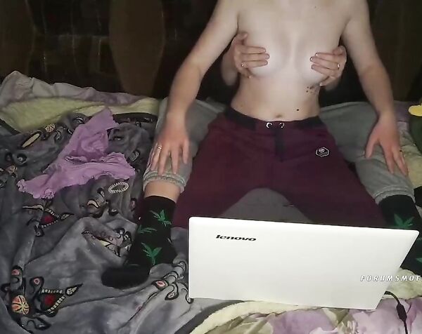 Sofas Две подружки и сливки на сосках