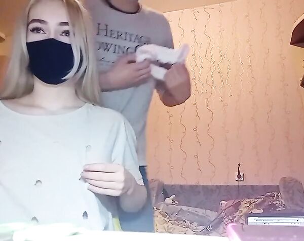 Девочка сосочка засветила грудь при своём парне