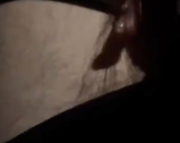 Красотка с большой грудью занимается сексом в машине