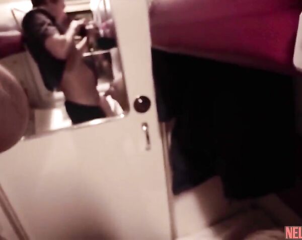 Русский парень прямо в поезде выебал незнакомку в очках и кончил ей в рот (Куни Минет Раком Анал в Публике Public Anal Blowjob