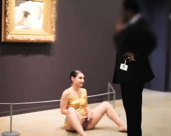 Woman spreads her vagina at art museum in front of public