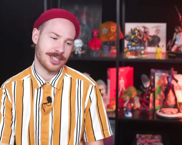 292 РАЗА ПОСМОТРЕЛ ЧЕЛОВЕКА-ПАУКА! Белка наконец съела орех!