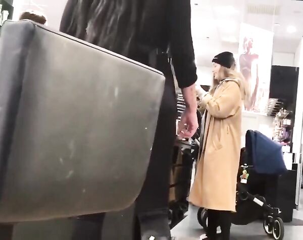 охуенная жопа - подсмотрено в магазине