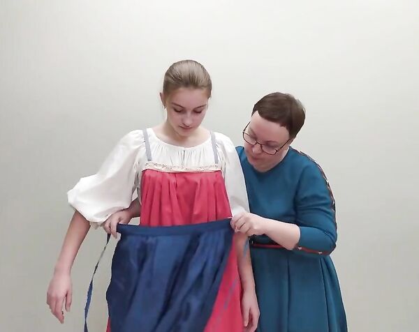 Праздничный девичий костюм Южной Карелии