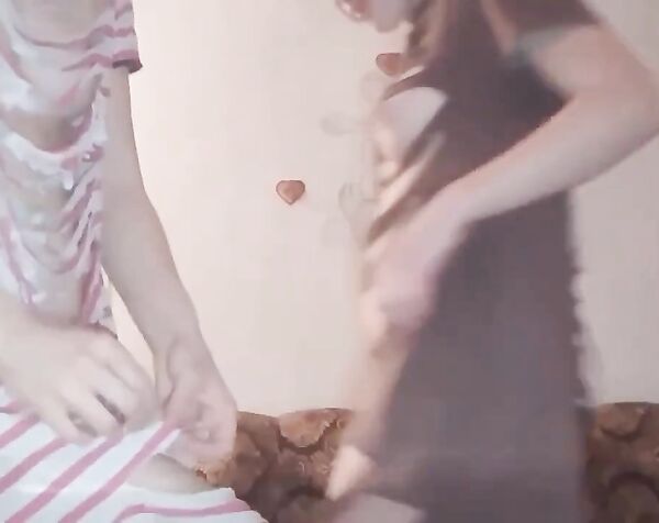 kseniKiss подруги разрезали на себе всю одежду