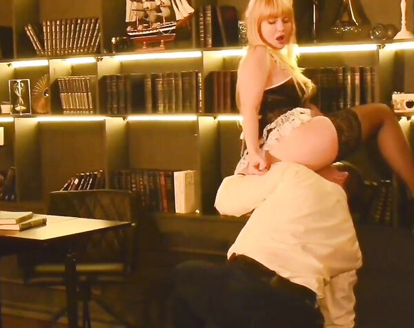 Роскошный эскорт обслуживание в номере Удивительный анальный трах с мокрой киской - голая звезда школа секса сосет слив мамка