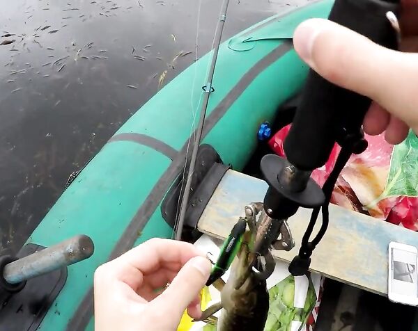 БЕШЕНЫЙ КЛЁВ В МИКРО БОЛОТЕ !!! В ЭТОЙ ЛУЖЕ МНОГО РЫБЫ ! ДИКИЙ ЖОР и ловля ! ВОТ ЭТО РЫБАЛКА !