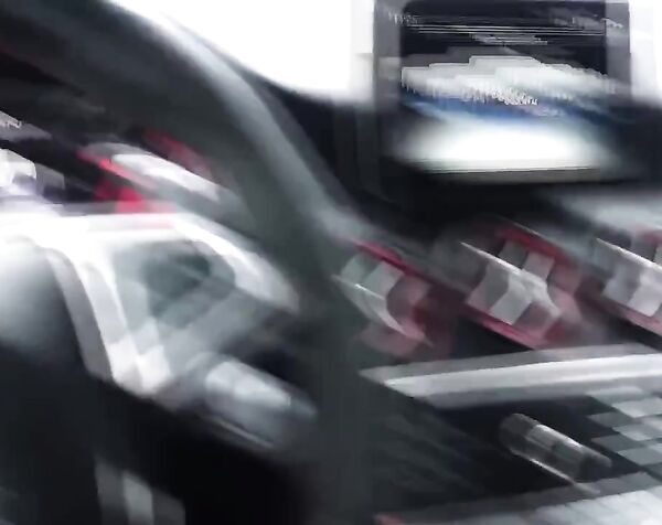 Молодая русская девушка мастурбирует киску на машине и сосёт парню член до оргазма, кончил сперму в рот (Минет Swallow Russian