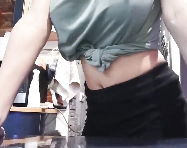 XYRMIW показывает свою большую натуральную грудь - big natural tits