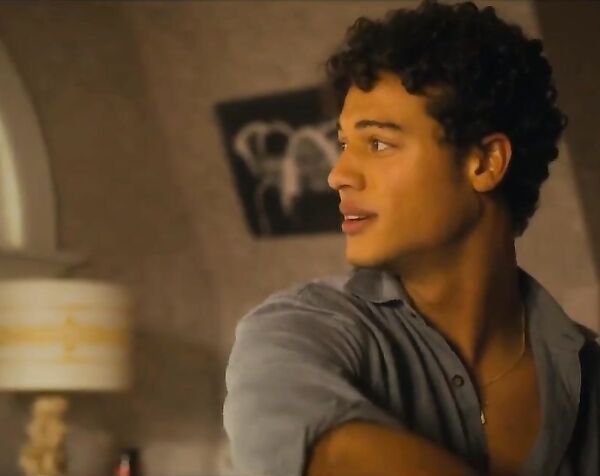 Кэйтлин Стэйси - Нью-Йорк , или Не считается / Caitlin Stasey - Bridge and Tunnel ( 2021 )