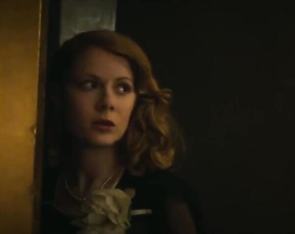 Лили Джеймс , Эмили Бичем - В поисках любви / Lily James , Emily Beecham - The Pursuit of Love ( 2021 )