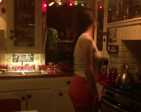 Хлоя Пеллетье - Нападение гигантского нечёткого пальца / Chloe Pelletier - Attack of the Giant Blurry Finger ( 2021 )