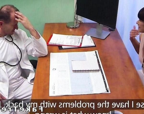 Гинеколог решил трахнуть тупую пациентку
