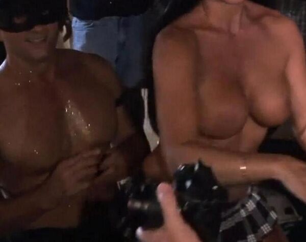 Развратная вечеринка с пьяными голыми девушками